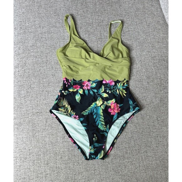 Cupshe One Piece Swimsuit Scalloped Solid Tropical Tummy Control Size M NWT - Picture 3 of 13